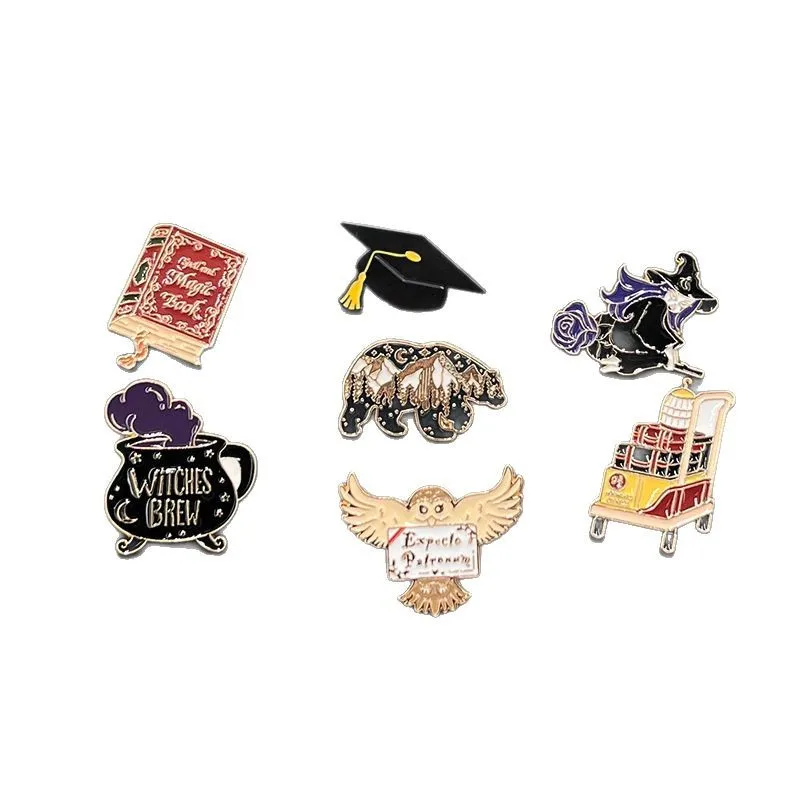 新しい映画グッズのブローチ、メタルバッジ、レトロなカレッジス - Anime Kingdom Merchandise のレビューと価格
